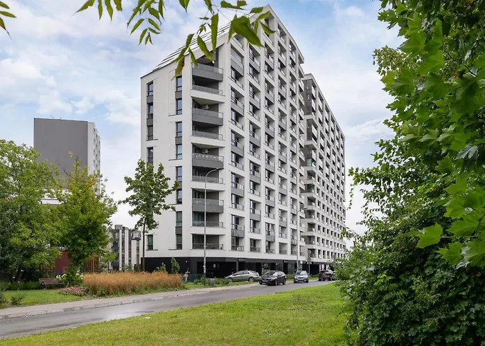 Przestronny Apartament z Balkonem by Noclegi Renters
